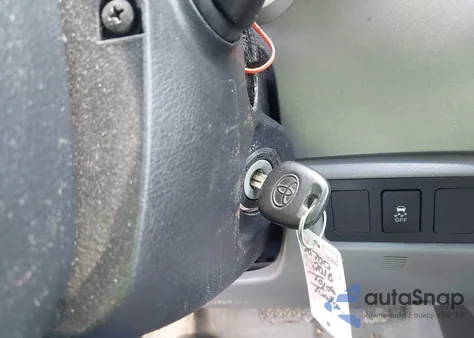 2010 Toyota Tundra Grade 4.6L V8 z USA, uszkodzony, nr VIN 5TFUM5F15AX003701